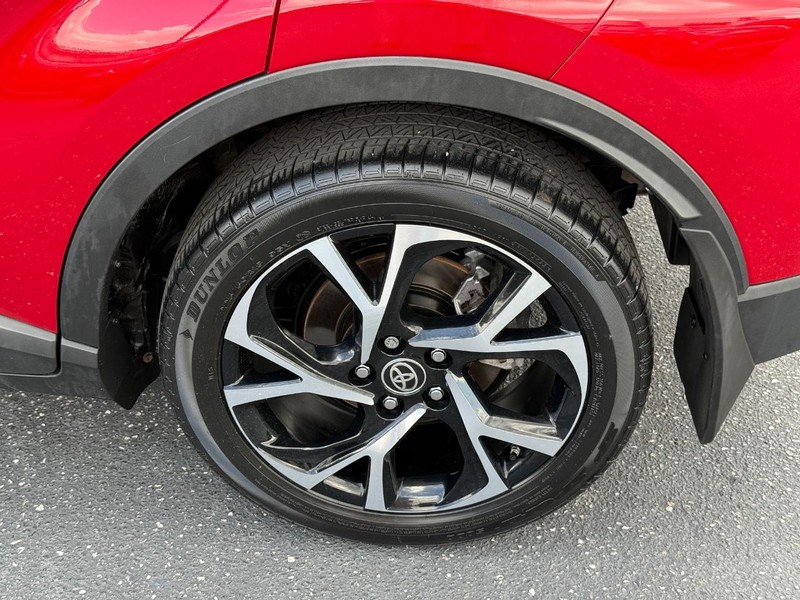 Toyota C-HR Vehicle Image 06
