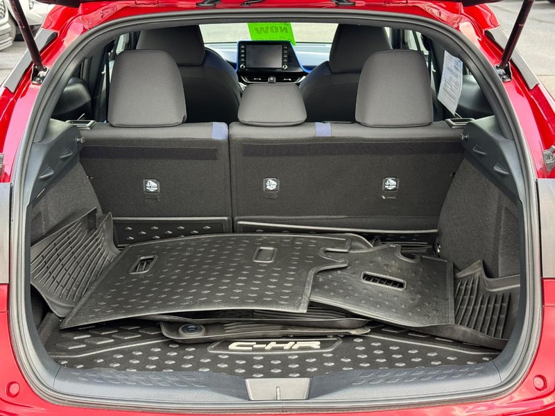Toyota C-HR Vehicle Image 07