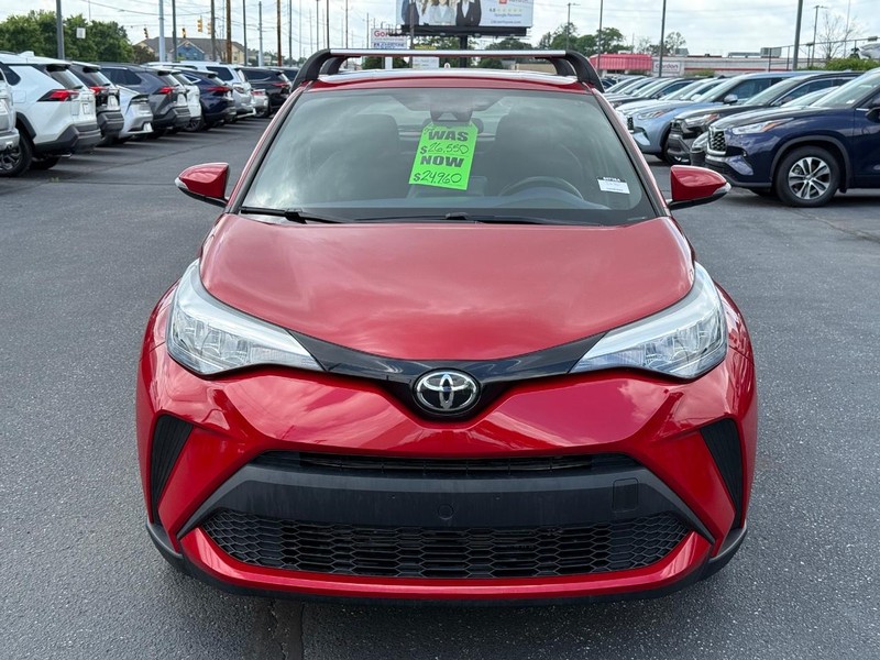 Toyota C-HR Vehicle Image 09