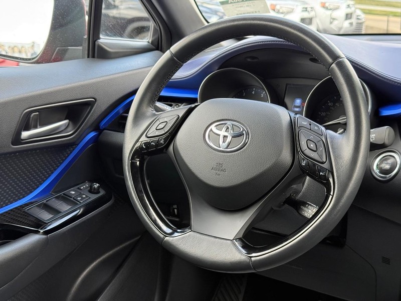 Toyota C-HR Vehicle Image 12