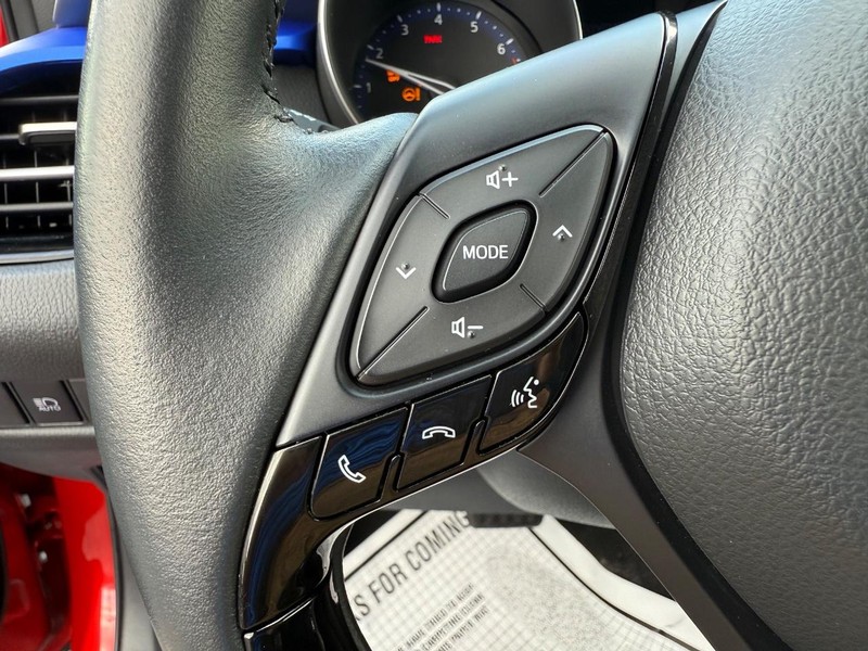 Toyota C-HR Vehicle Image 13
