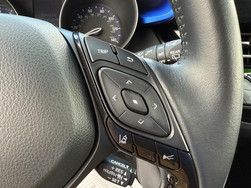Toyota C-HR Vehicle Image 14