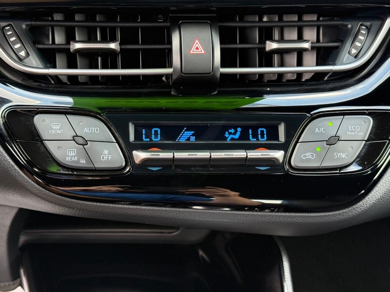 Toyota C-HR Vehicle Image 18