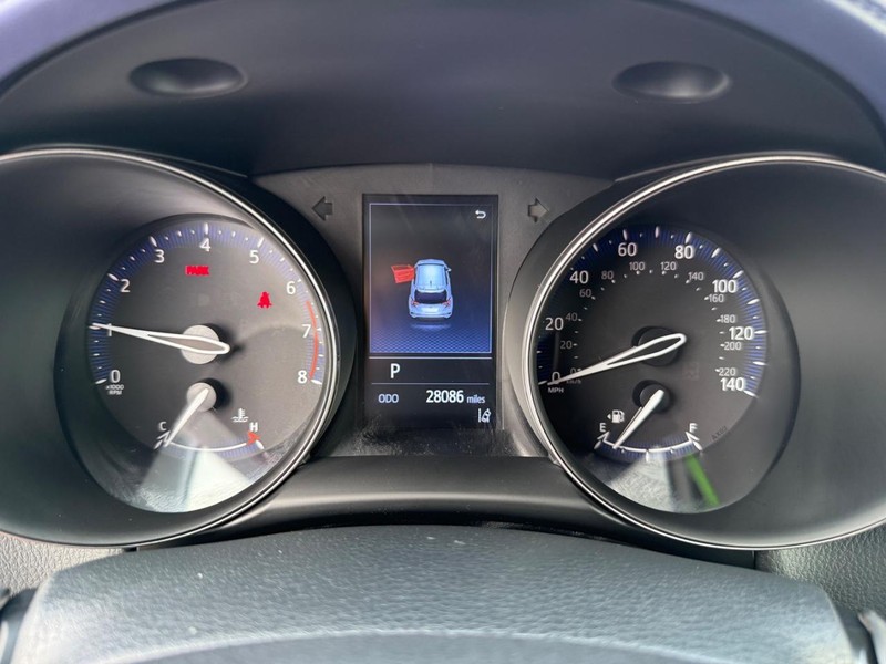 Toyota C-HR Vehicle Image 21