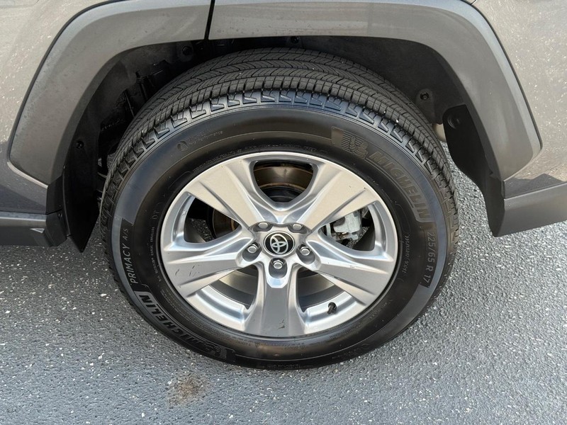 Toyota RAV4 Hybrid Vehicle Image 06