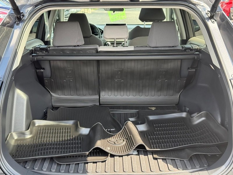 Toyota RAV4 Hybrid Vehicle Image 07
