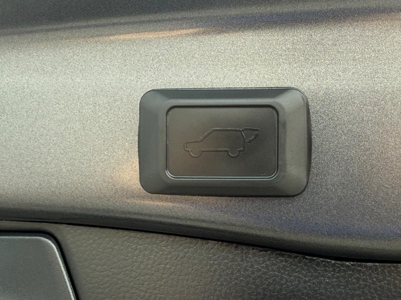 Toyota RAV4 Hybrid Vehicle Image 08