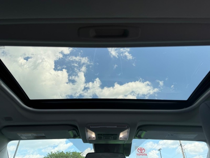 Toyota RAV4 Hybrid Vehicle Image 12