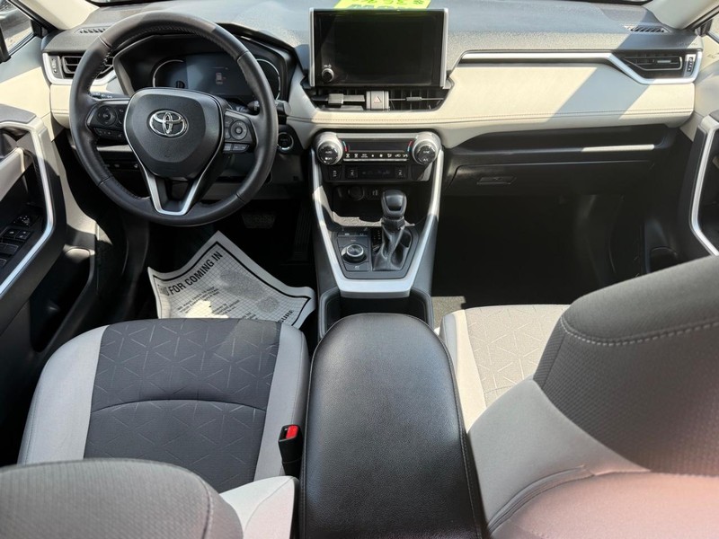 Toyota RAV4 Hybrid Vehicle Image 13