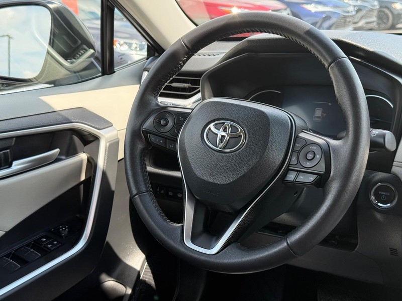 Toyota RAV4 Hybrid Vehicle Image 14