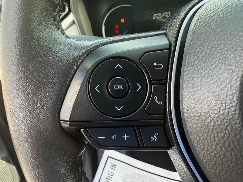 Toyota RAV4 Hybrid Vehicle Image 15