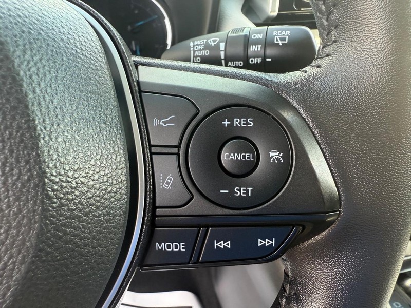 Toyota RAV4 Hybrid Vehicle Image 16