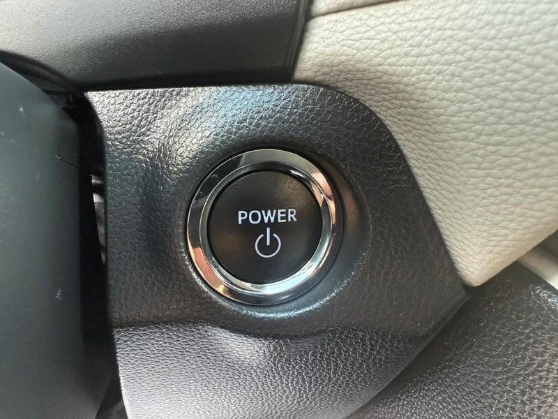 Toyota RAV4 Hybrid Vehicle Image 17