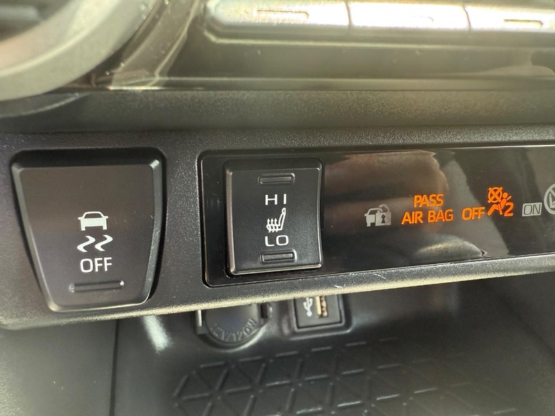 Toyota RAV4 Hybrid Vehicle Image 18