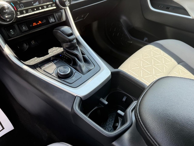 Toyota RAV4 Hybrid Vehicle Image 22