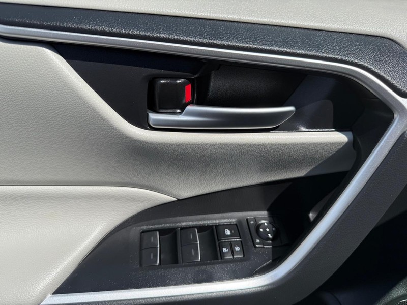 Toyota RAV4 Hybrid Vehicle Image 26