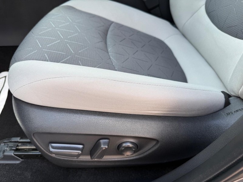 Toyota RAV4 Hybrid Vehicle Image 27