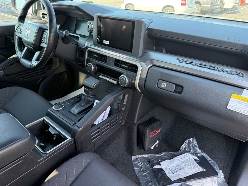 Toyota Tacoma 2WD Vehicle Image 05
