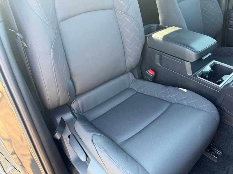 Toyota Tacoma 2WD Vehicle Image 06