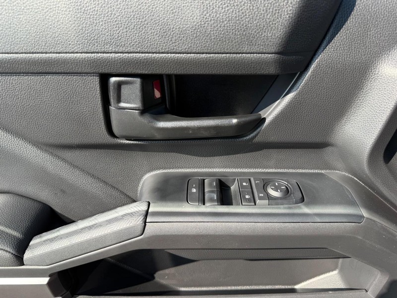 Toyota Tacoma 2WD Vehicle Image 17
