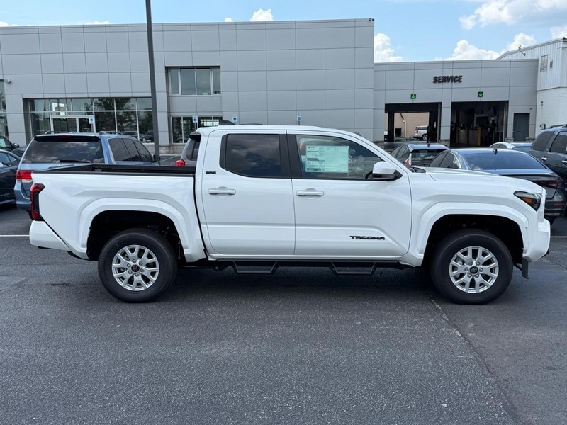 Toyota Tacoma 4WD Vehicle Image 02