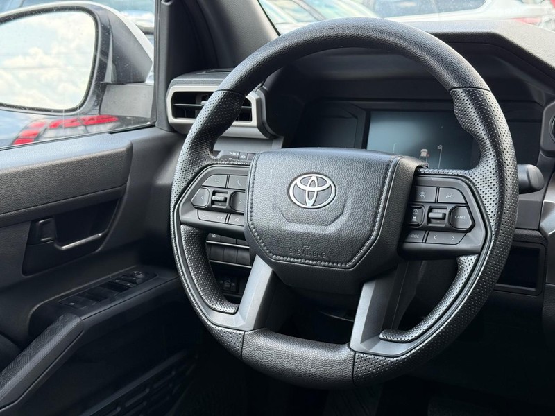 Toyota Tacoma 4WD Vehicle Image 06