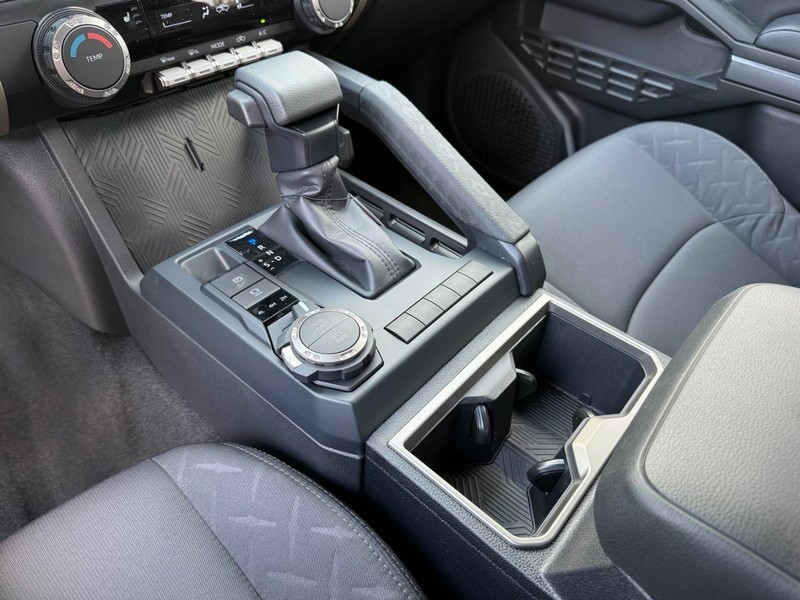 Toyota Tacoma 4WD Vehicle Image 14