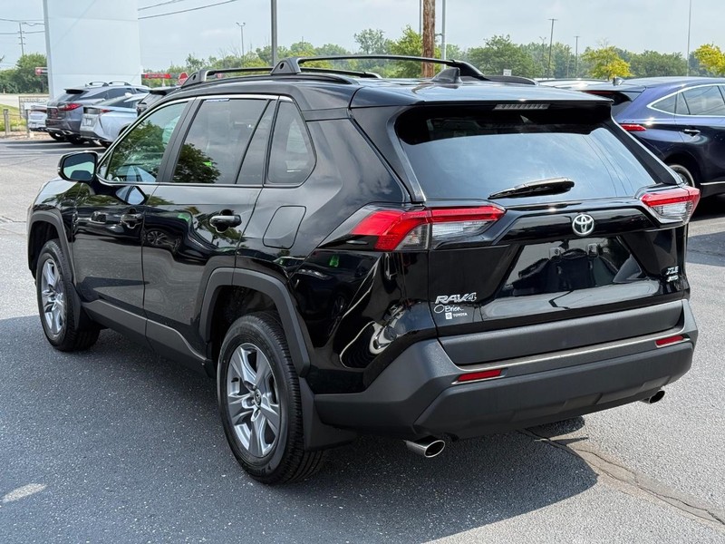 Toyota RAV4 Vehicle Image 05