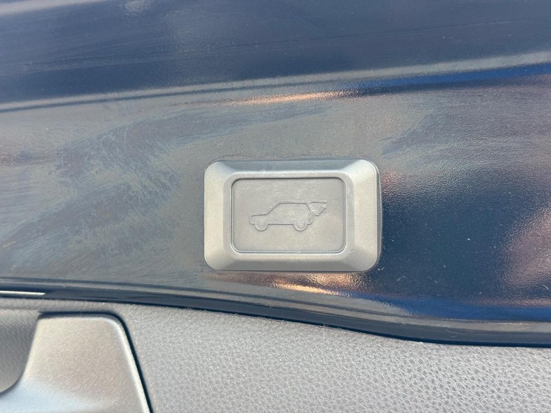 Toyota RAV4 Vehicle Image 08
