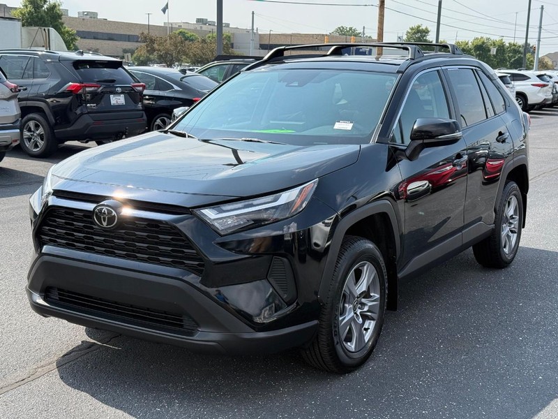 Toyota RAV4 Vehicle Image 09