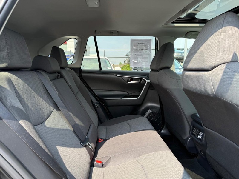 Toyota RAV4 Vehicle Image 11