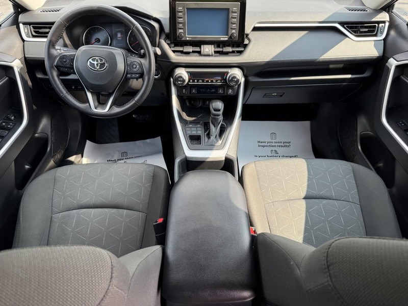Toyota RAV4 Vehicle Image 13