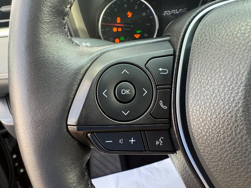 Toyota RAV4 Vehicle Image 15