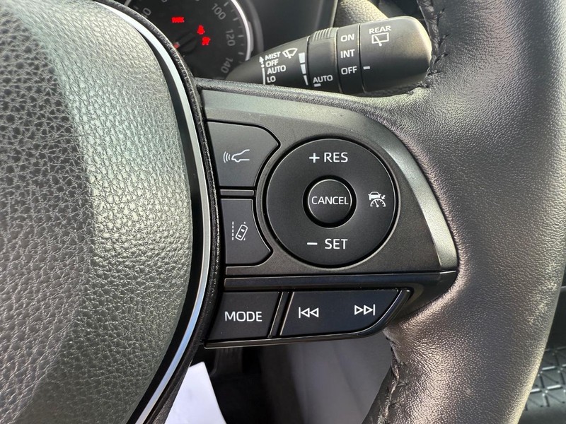 Toyota RAV4 Vehicle Image 16