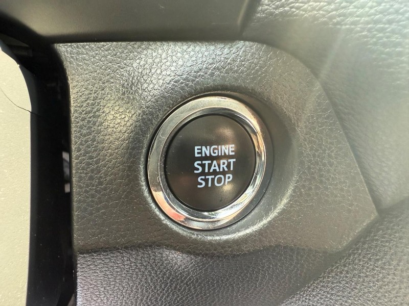 Toyota RAV4 Vehicle Image 17
