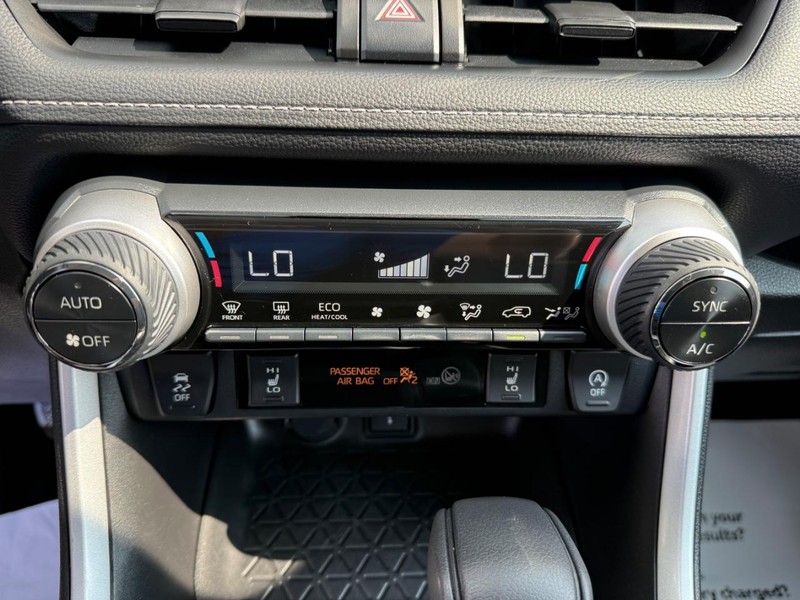 Toyota RAV4 Vehicle Image 21