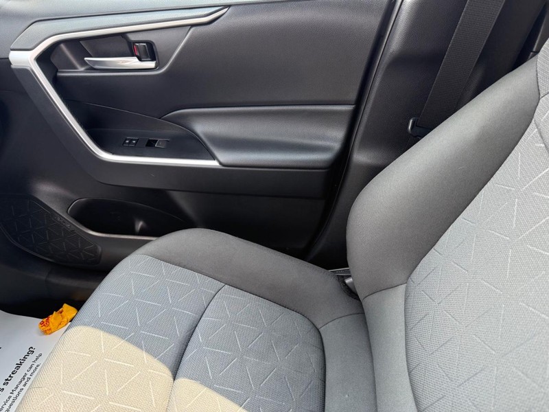 Toyota RAV4 Vehicle Image 23