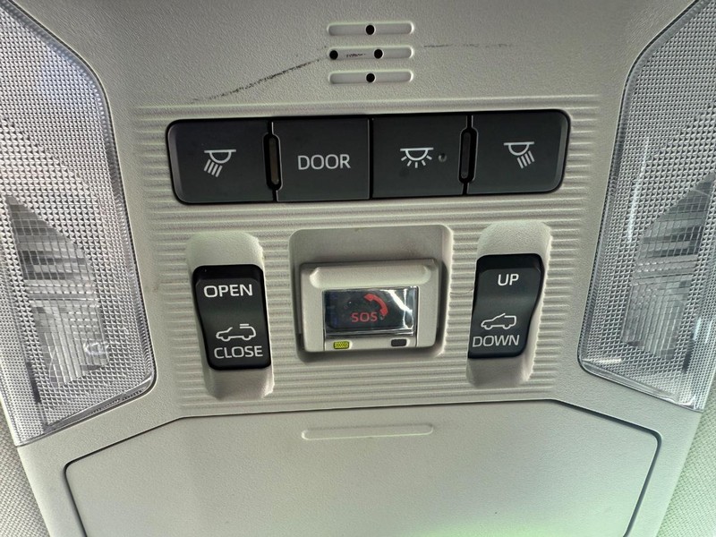 Toyota RAV4 Vehicle Image 24