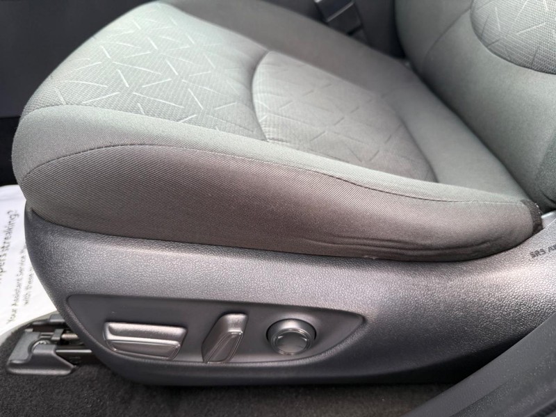 Toyota RAV4 Vehicle Image 28