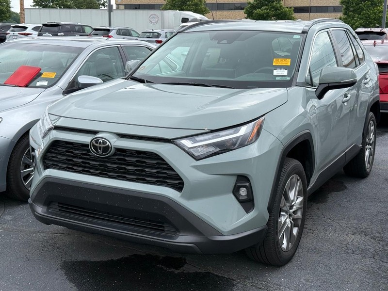 Toyota RAV4 Vehicle Image 02