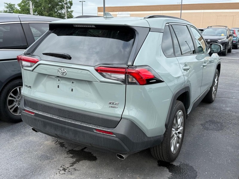 Toyota RAV4 Vehicle Image 04