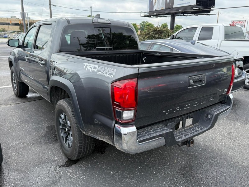 Toyota Tacoma 4WD Vehicle Image 03