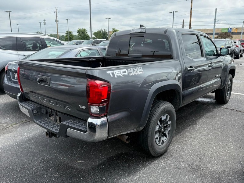 Toyota Tacoma 4WD Vehicle Image 04
