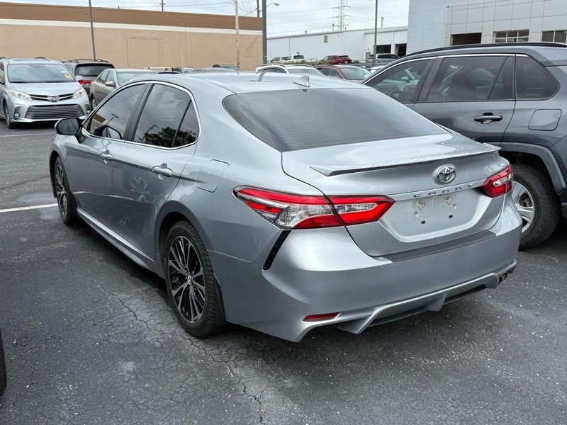 Toyota Camry Vehicle Image 03