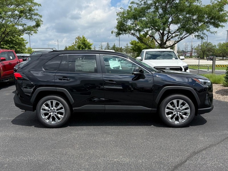 Toyota RAV4 Vehicle Image 02