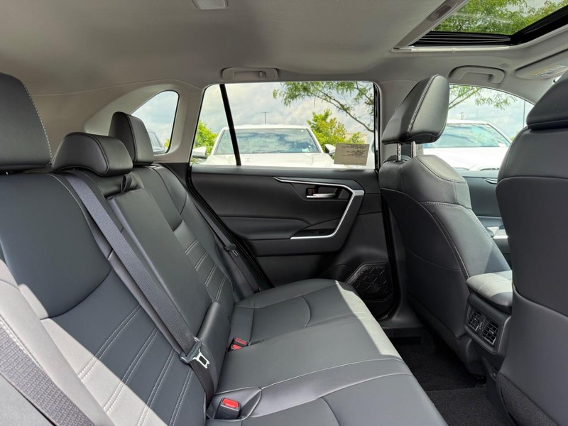 Toyota RAV4 Vehicle Image 04