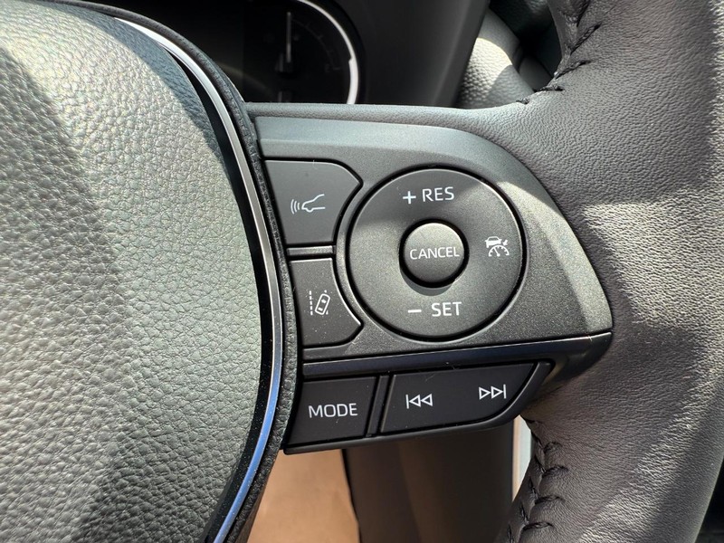 Toyota RAV4 Vehicle Image 09