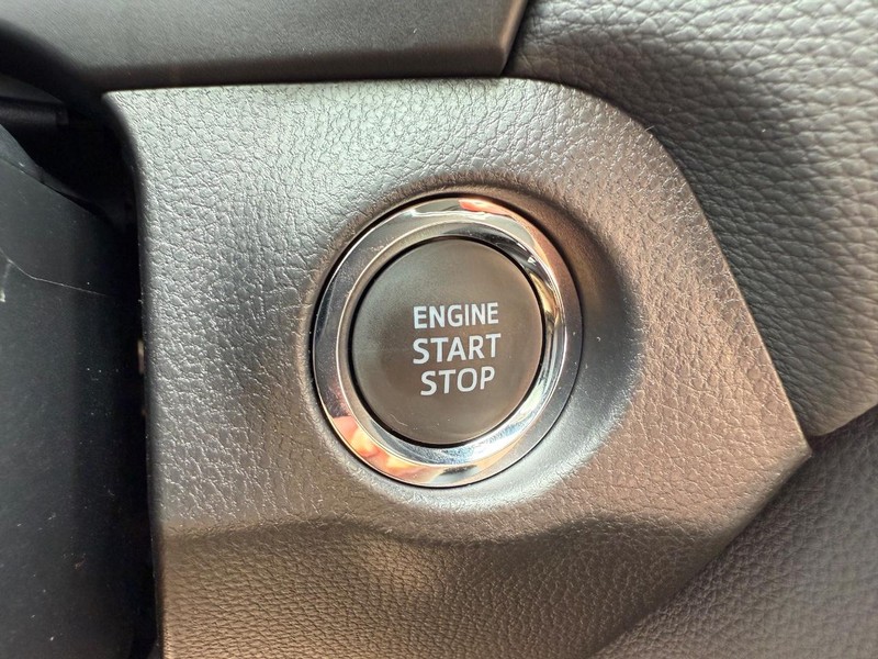 Toyota RAV4 Vehicle Image 10