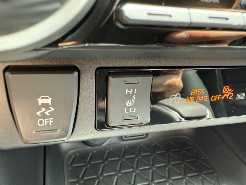 Toyota RAV4 Vehicle Image 11