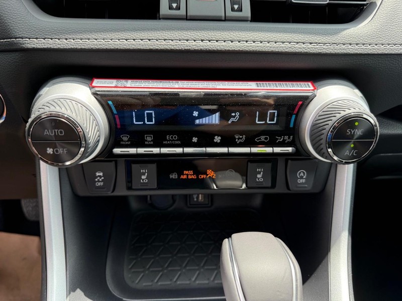 Toyota RAV4 Vehicle Image 14